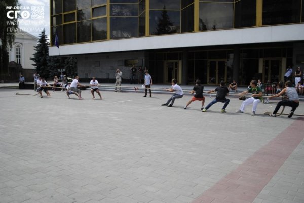 На День молоді в центрі Луцька билися, танцювали та змагалися. ФОТО